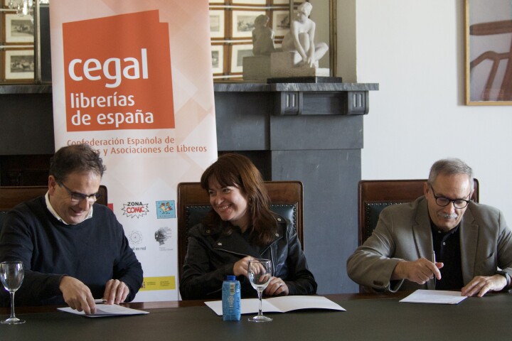 Alberto Sánchez, presidente de CEGAL; María Jose Gálvez, directora general del Libro y Fomento de la Lectura,y Manuel Rico, presidente de ACE Escritores.